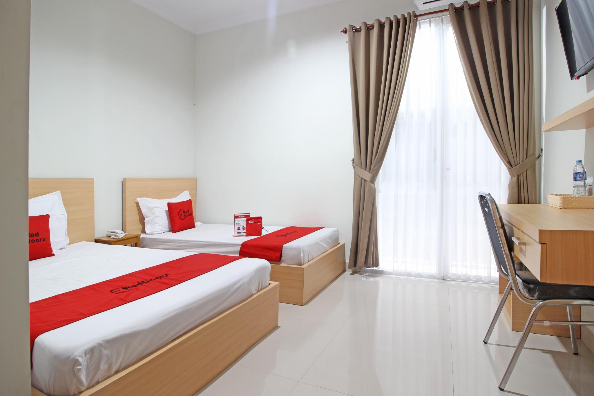 RedDoorz near AMIKOM Yogyakarta Salakan Dış mekan fotoğraf