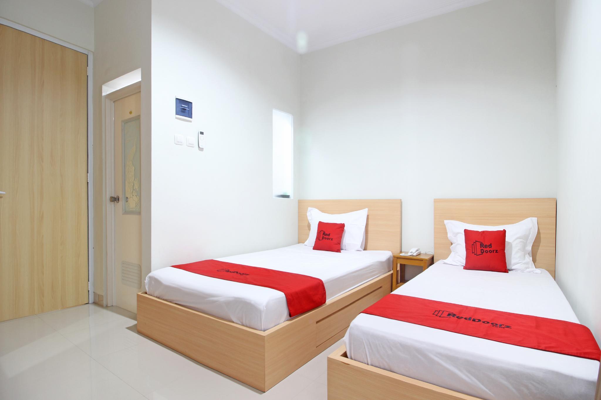 RedDoorz near AMIKOM Yogyakarta Salakan Dış mekan fotoğraf